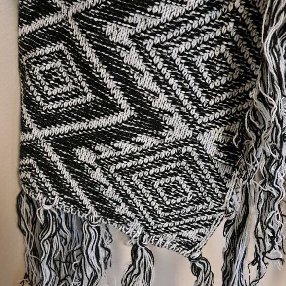 LASCANA Wool Geometric Blanket Cardigan in Black & Grey XS - Picture 6 of 11